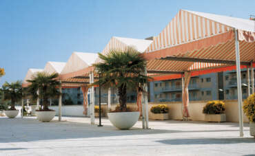 Cosmopolitan establezimenduetako longainen toldoak