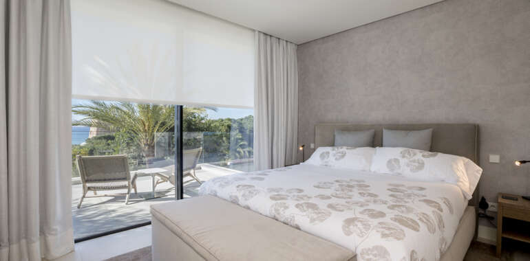 Hogar tradicional y rieles